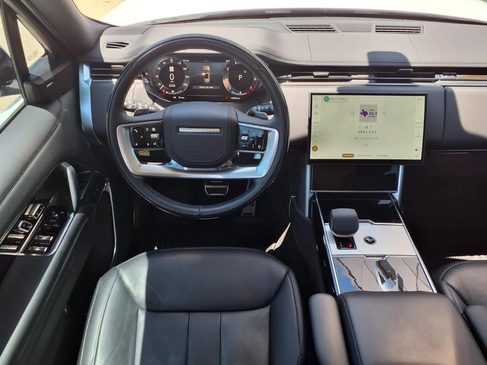 Certified Used 2025 Fuji White Land Rover SE image 22