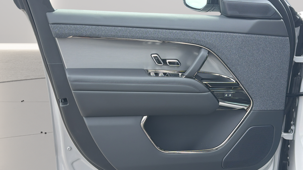 New 2026 Borasco Grey Land Rover SE image 22