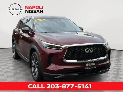 Used 2022 Red INFINITI LUXE image 1