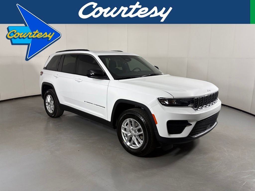 New 2026 Bright White Clear-Coat Exterior Paint Jeep Laredo image 1