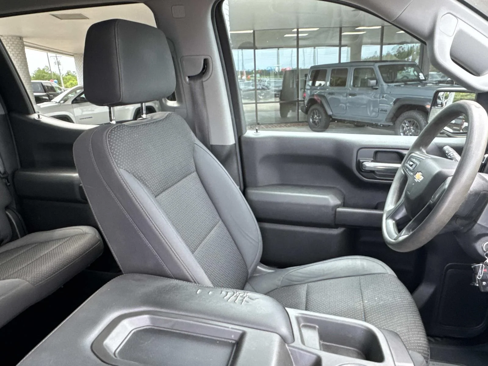 Used 2019 BLACK Chevrolet Custom image 10
