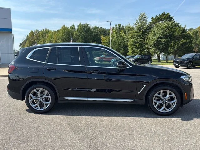 Used 2024 Jet Black BMW xDrive30i image 10
