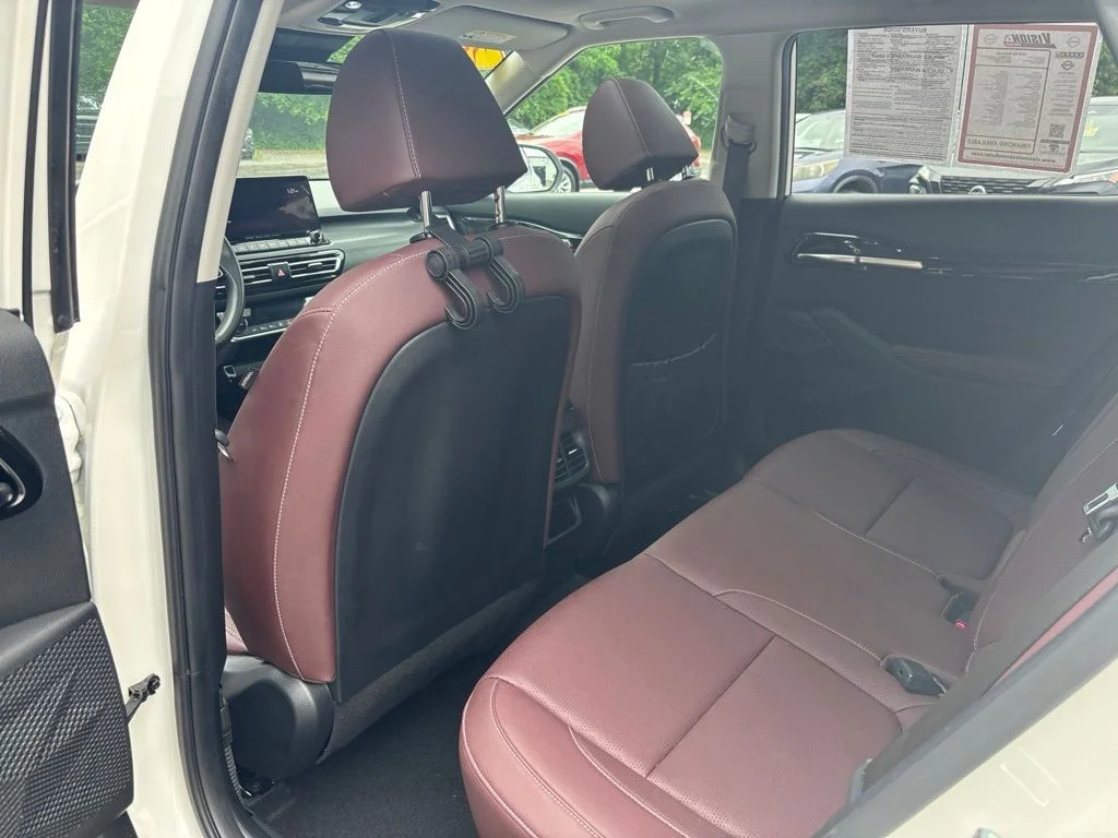 Used 2022 White Kia SX image 22