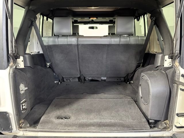 Used 2010 White Jeep Unlimited Rubicon image 17