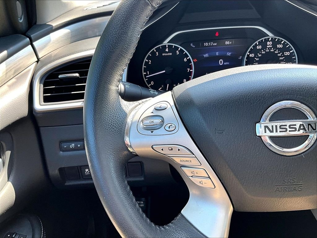 Used 2017 Silver Nissan SL image 23
