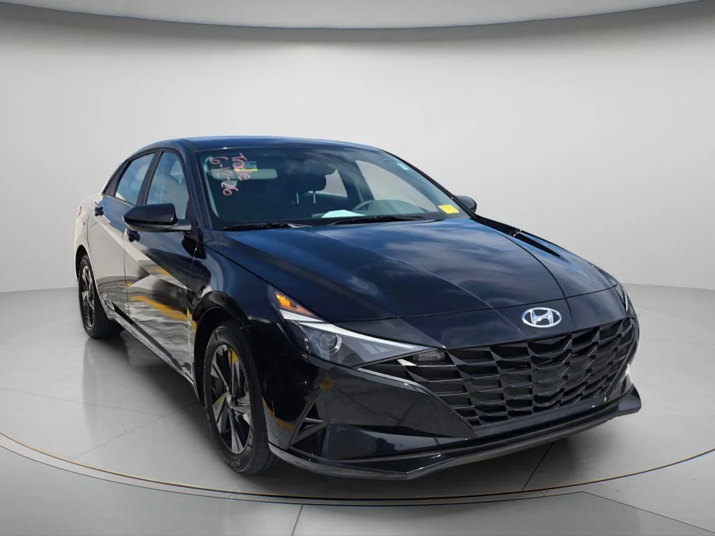 Used 2023 Black Hyundai SEL image 4