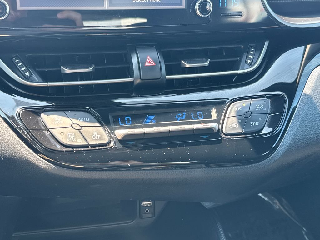 Used 2019 White Toyota LE image 23