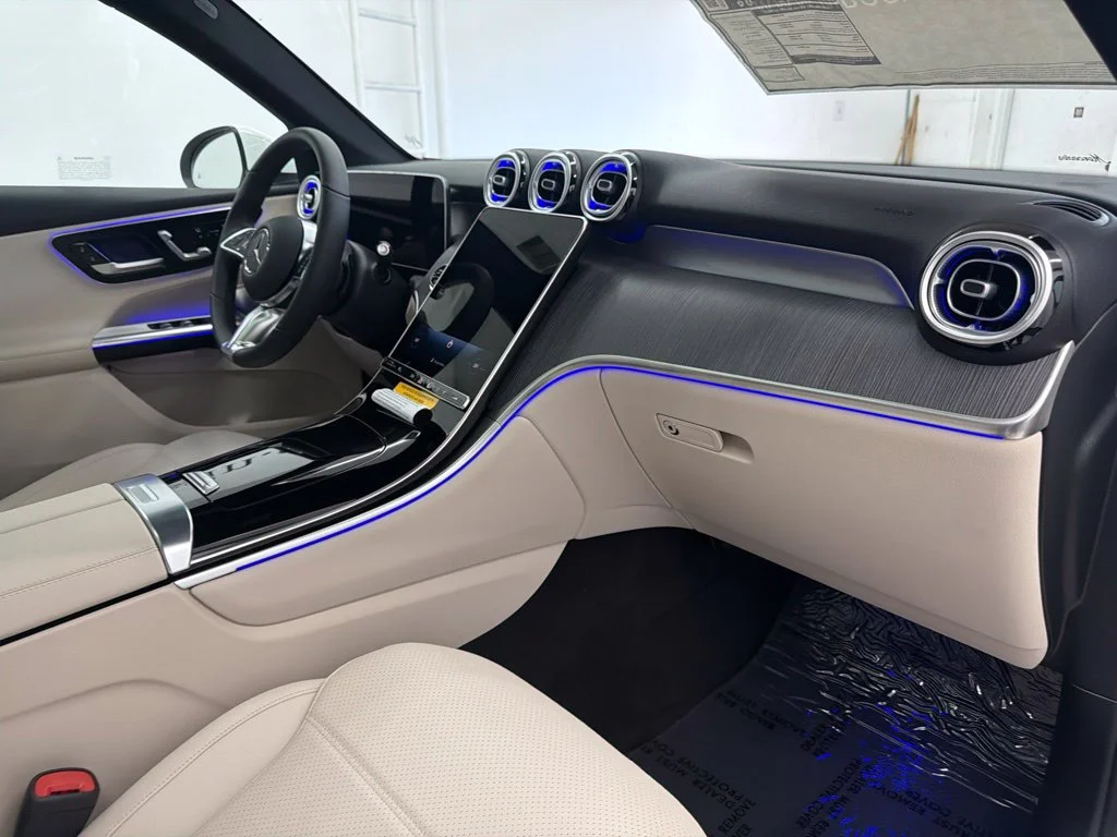 New 2027 White Mercedes-Benz GLC 300 image 28