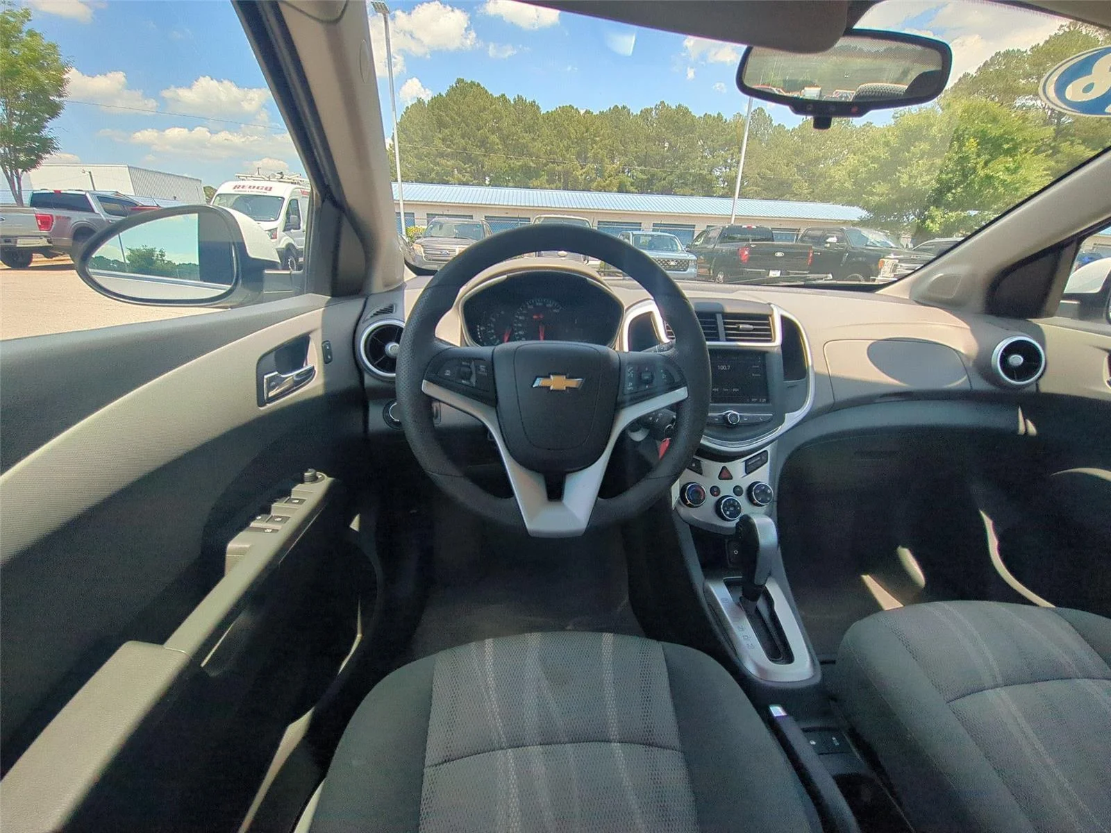 Used 2018  CHEVROLET LT image 31