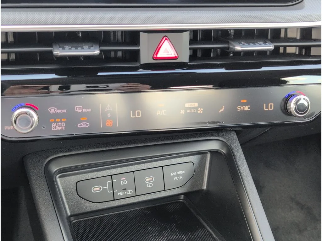 2025 Kia K5 LXS - Photo 15