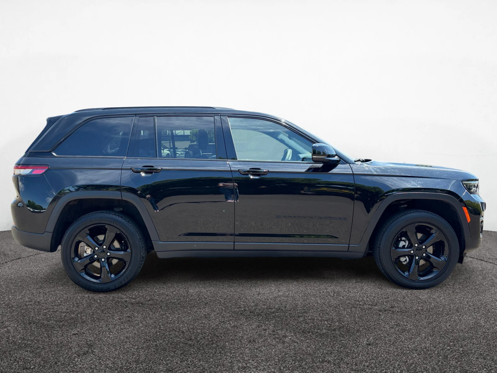Used 2023 Black Jeep Altitude X image 6