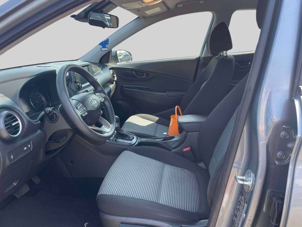 Used 2020 Silver Hyundai SE image 15