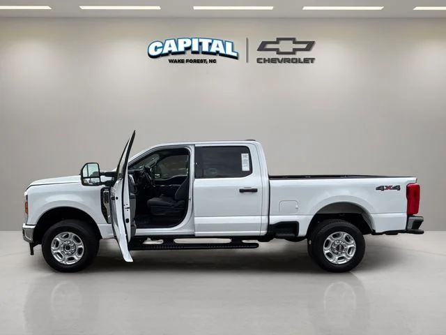 Used 2025 White Ford XLT image 13