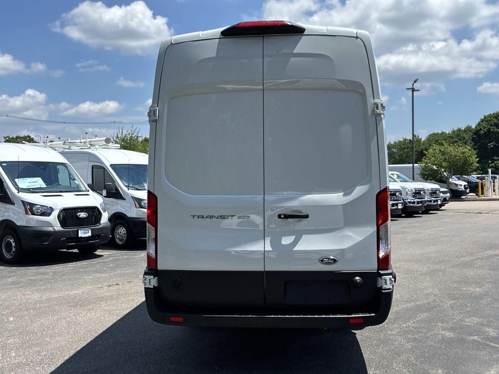 Used 2024  Ford Base image 6