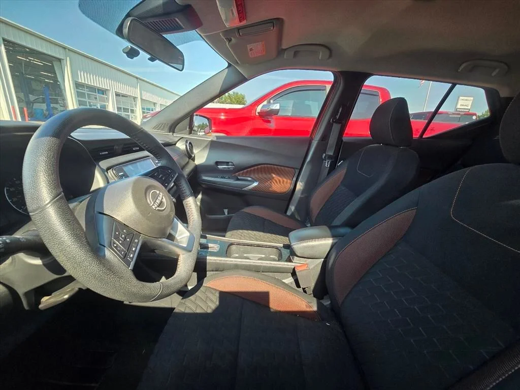 Used 2023 Red Nissan SR image 4