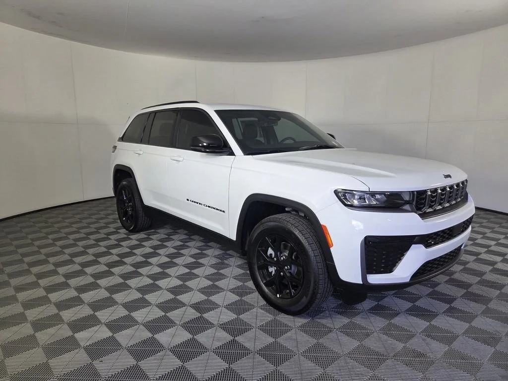 New 2026 Bright White Clear-Coat Exterior Paint Jeep Laredo Altitude image 2