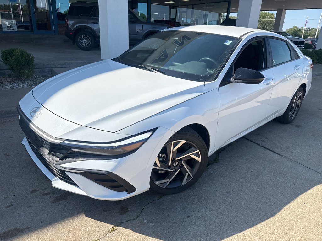 Used 2025 Serenity White Hyundai SEL Sport image 2