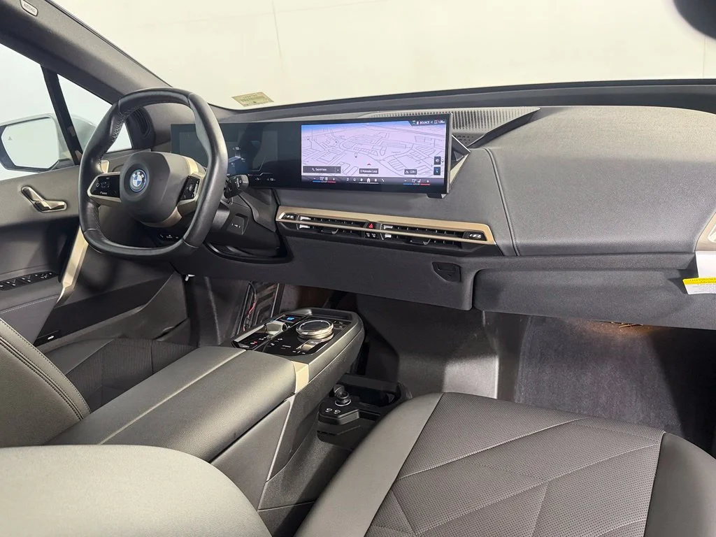 Used 2024 White BMW xDrive50 image 15