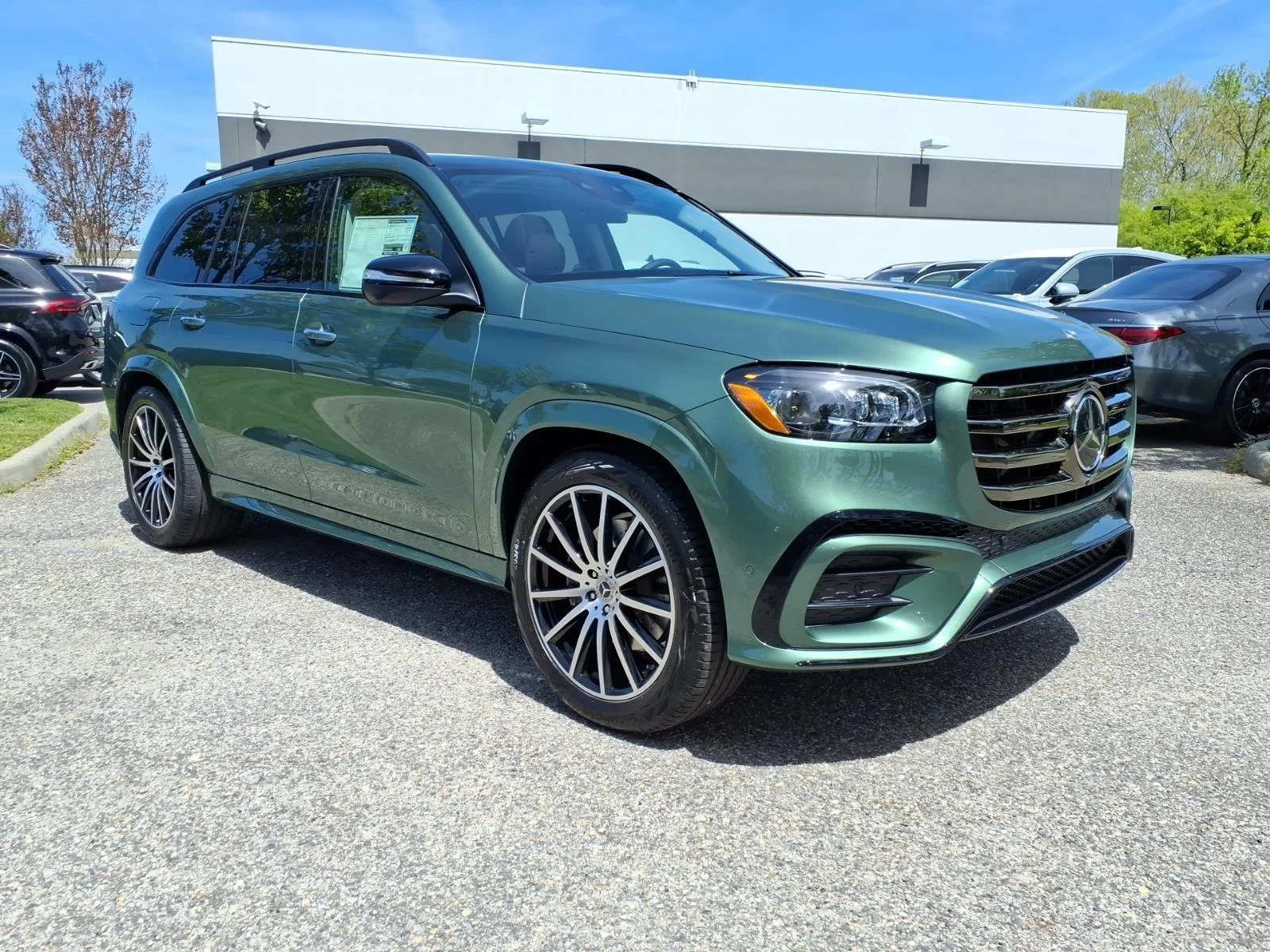 New 2026 MANUFAKTUR Ireland Mid Green Metallic Mercedes-Benz GLS 450 image 4