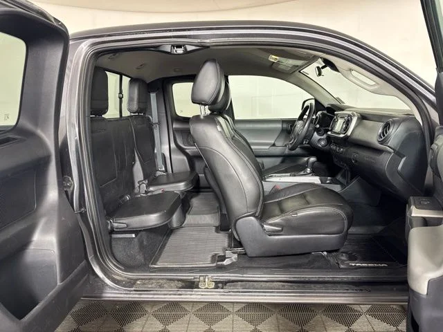 Used 2019 Gray Toyota SR5 image 6