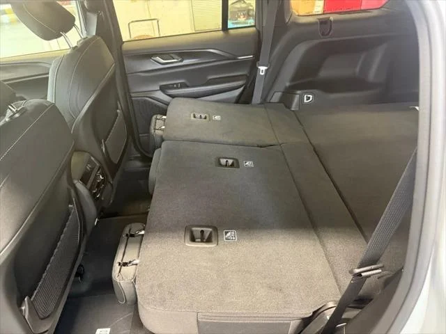 New 2026 Silver Zynith Exterior Paint Jeep Laredo X image 31