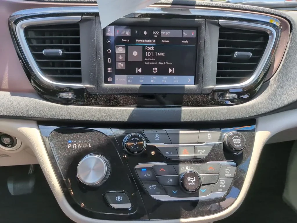 Used 2023 White Chrysler LX image 18