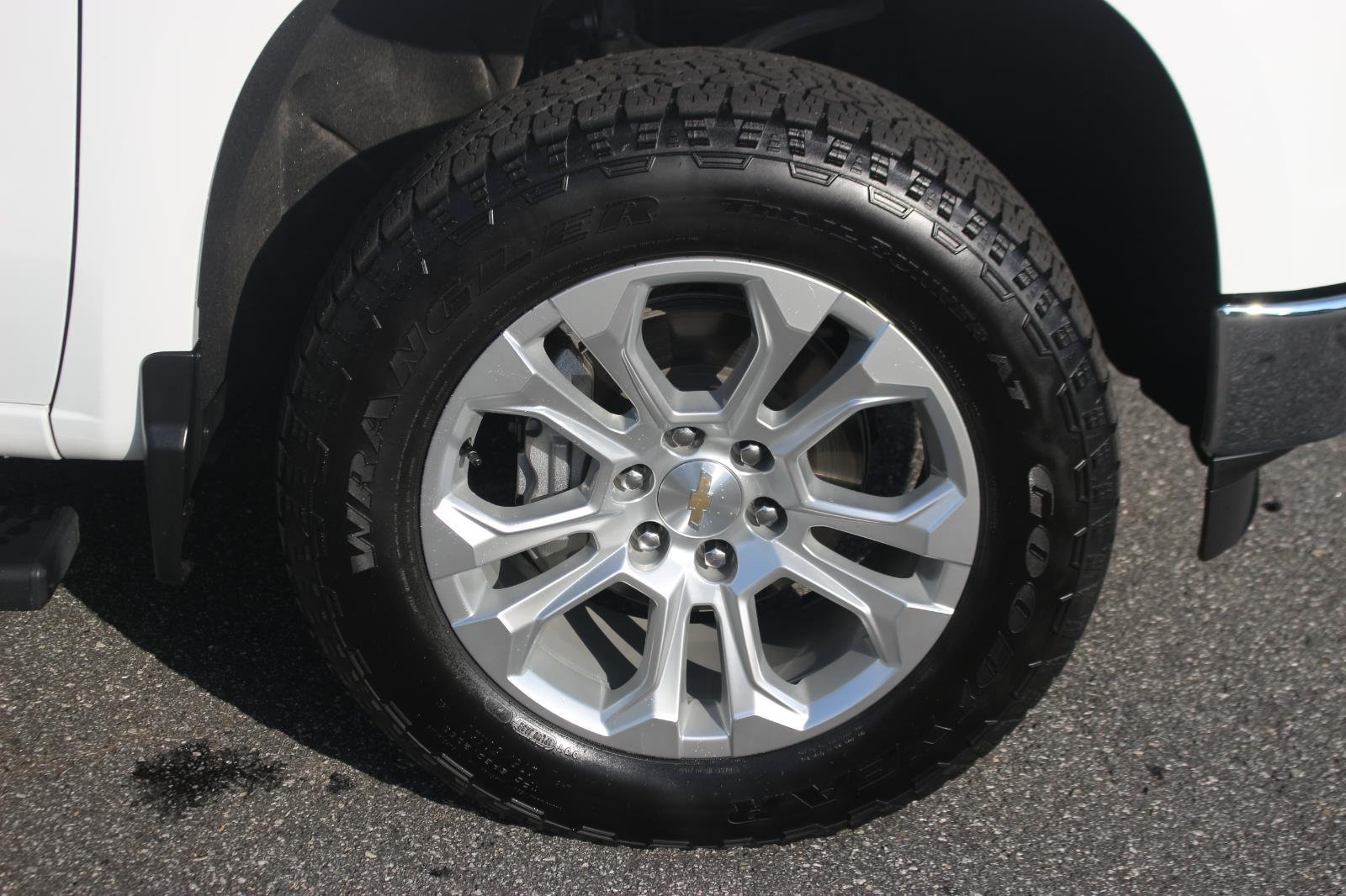 Used 2024 Summit White Chevrolet LTZ image 37