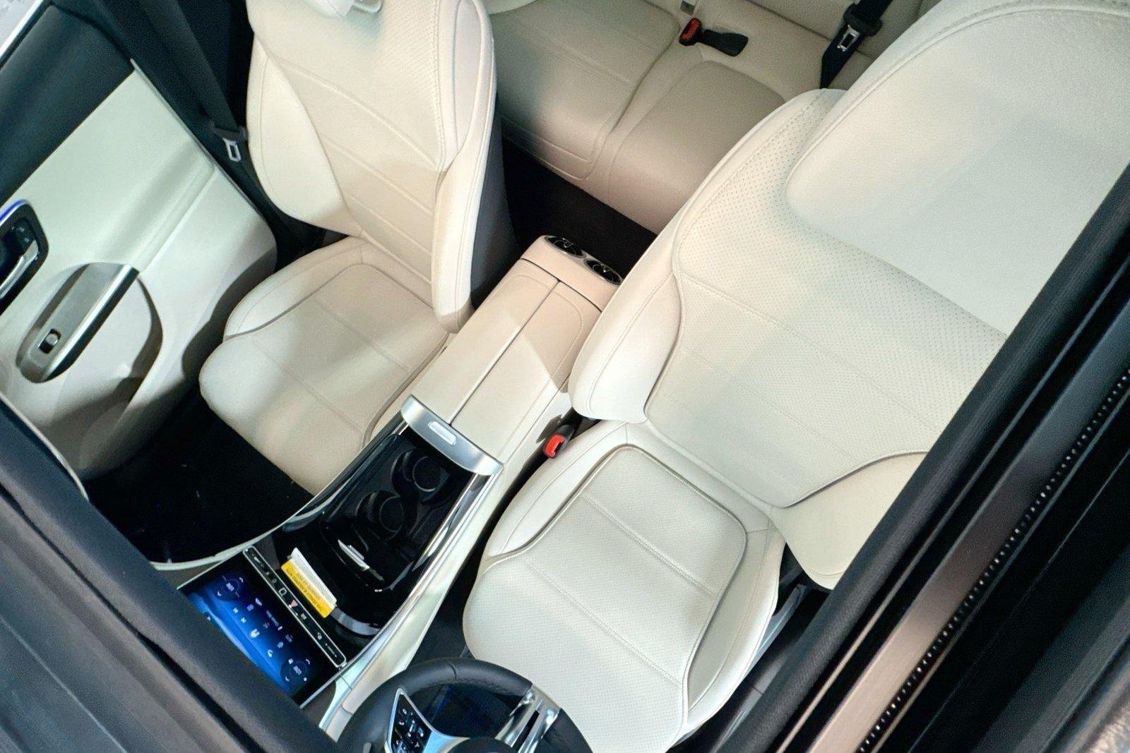 New 2026 Polar White Mercedes-Benz GLC 300 image 18