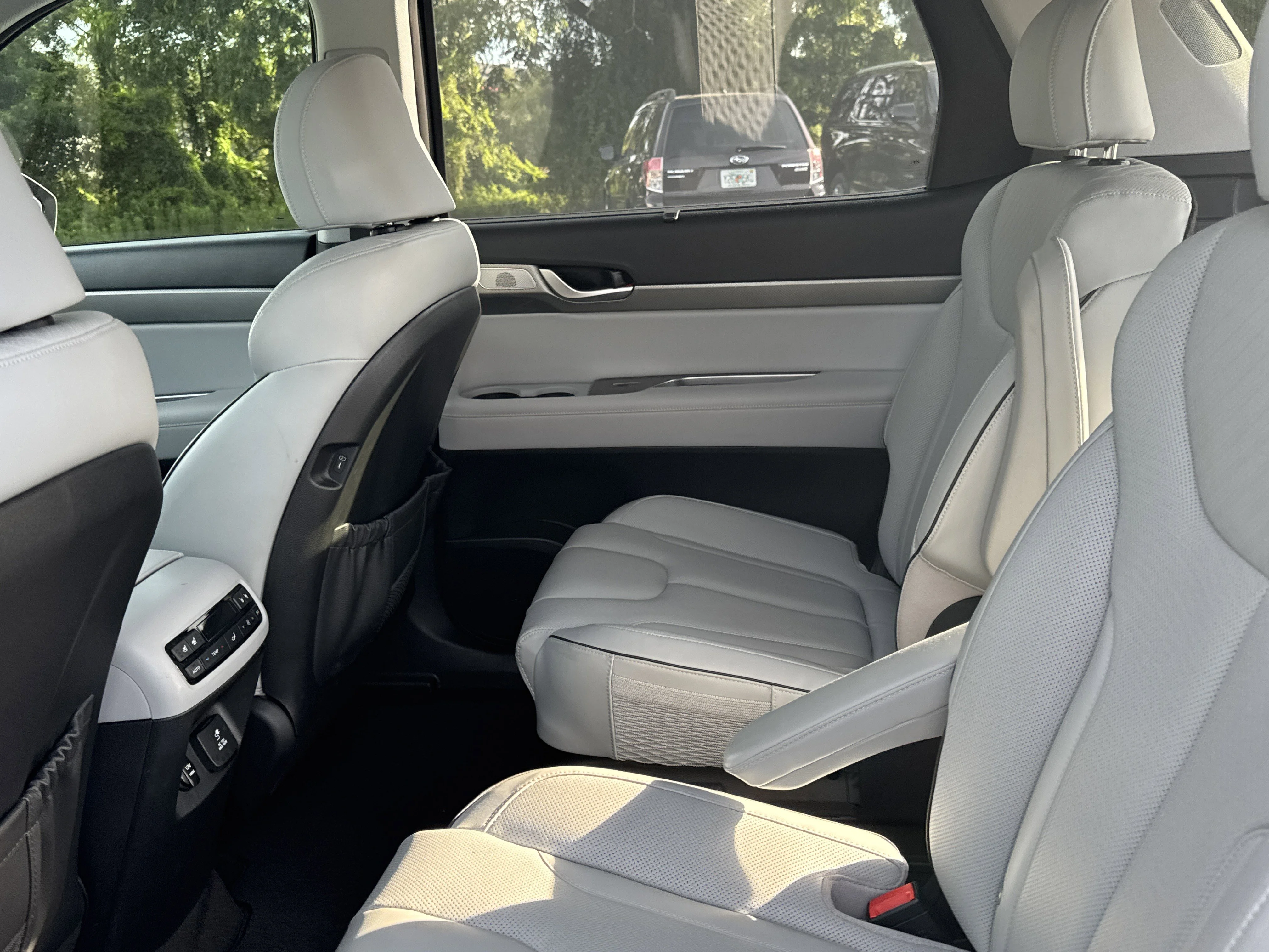 Used 2023 Moonlight Cloud Hyundai SEL image 24