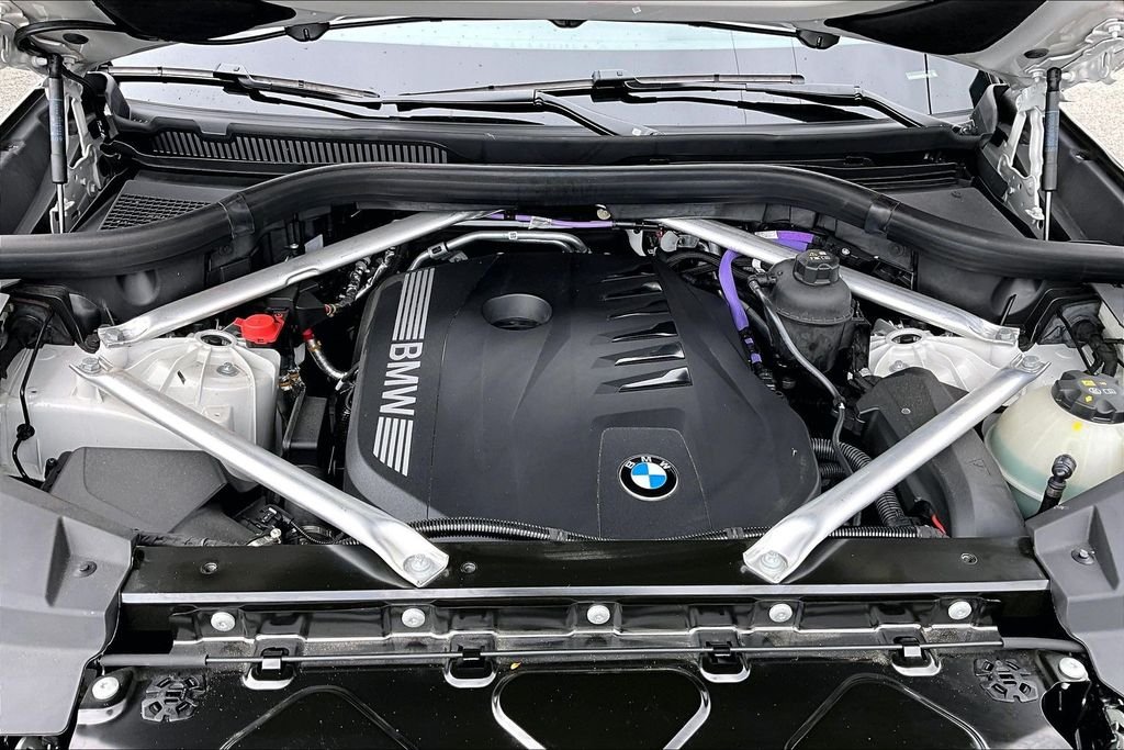 Certified Used 2025 White BMW sDrive40i image 30