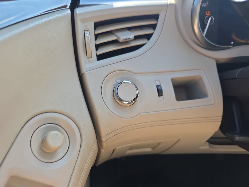 Used 2015 QUICKSILVER METALLIC Buick Leather image 21