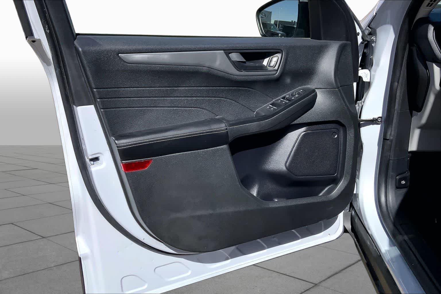 Used 2025 Space Silver Metallic Ford Active image 38