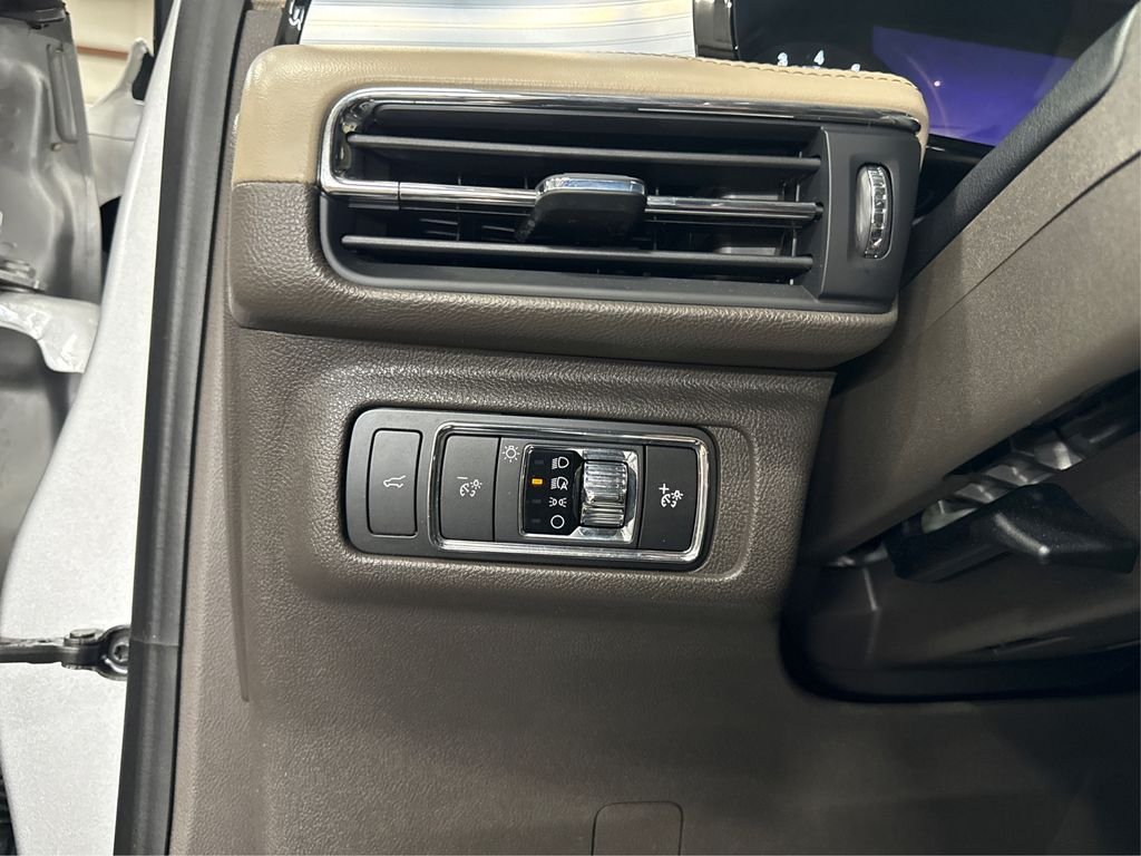 Used 2020 Silver Lincoln Standard image 30
