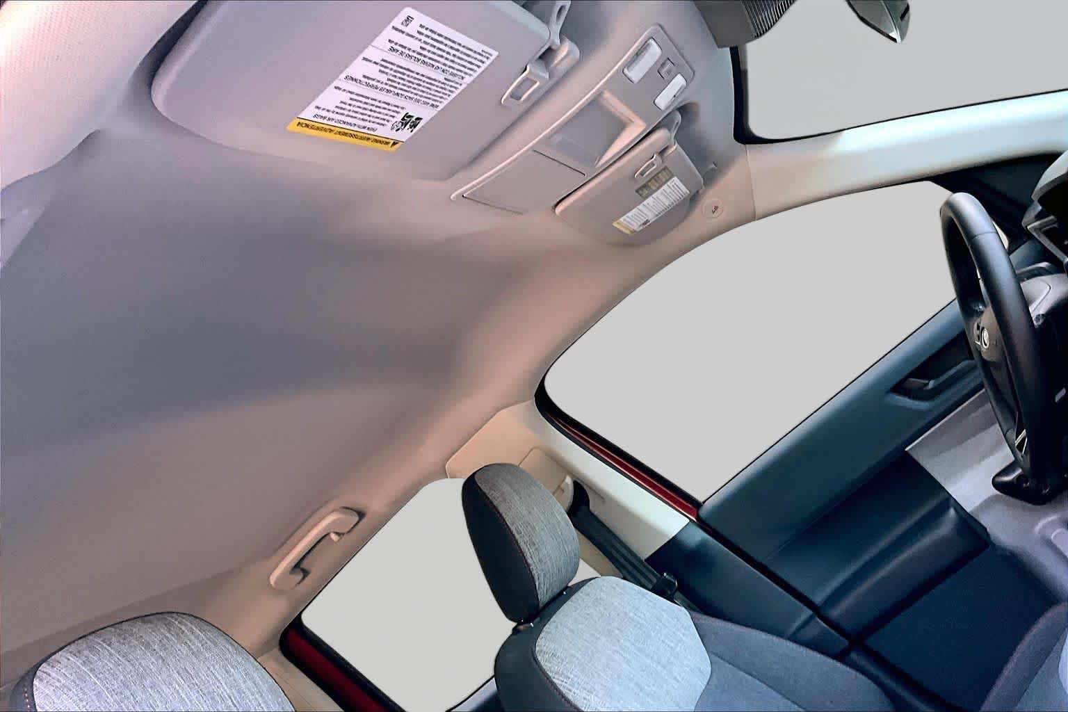 Used 2023 Hot Pepper Red Tinted Clearcoat Ford XLT image 14