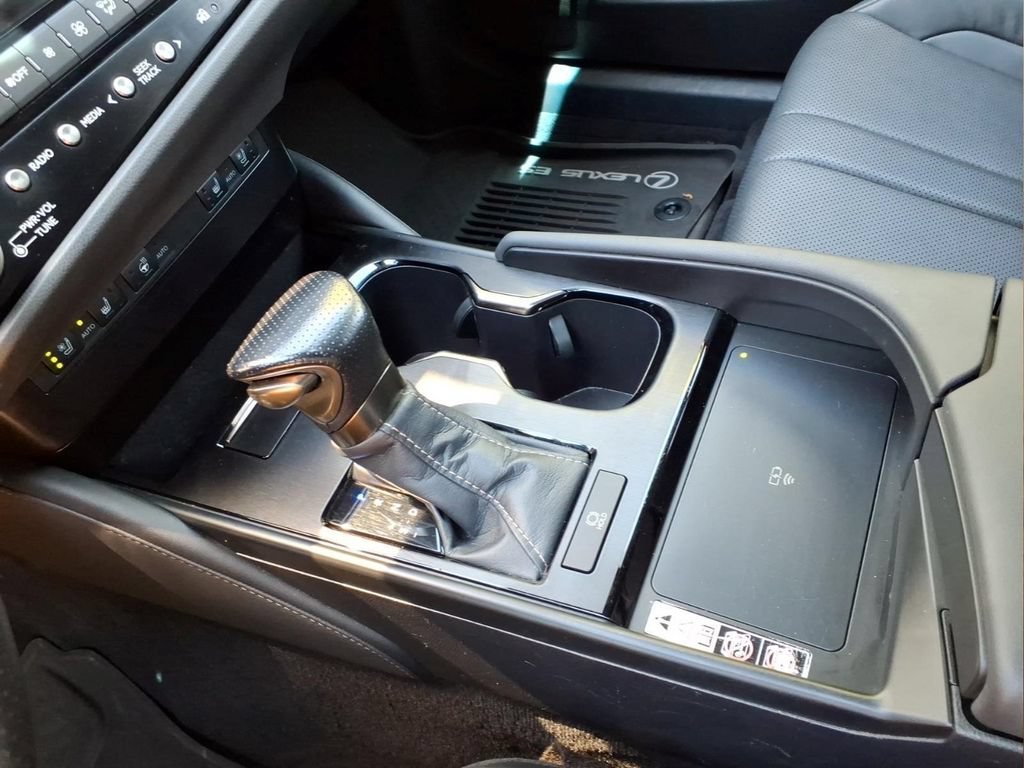 Used 2023 Black Lexus F SPORT Handling image 9