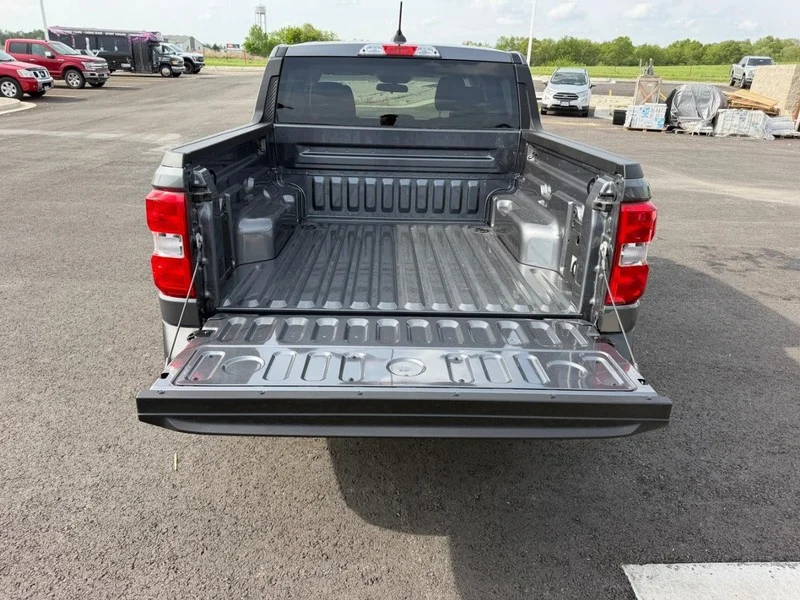 New 2026 Carbonized Gray Metallic Ford XLT image 7