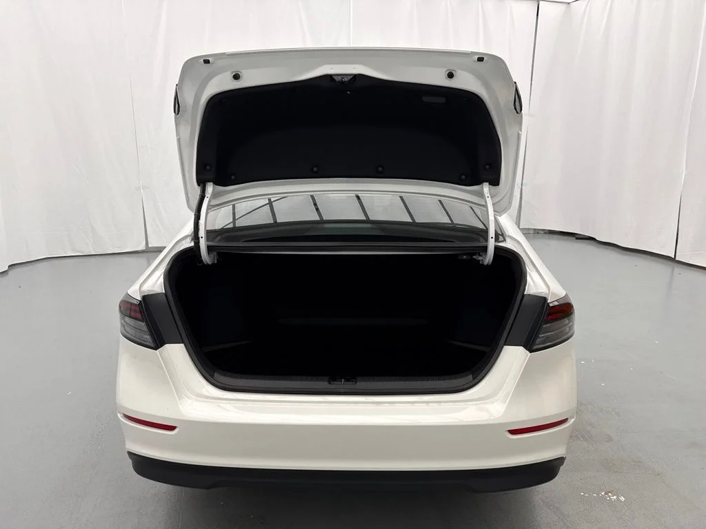 New 2026 Platinum White Pearl Honda LX image 9