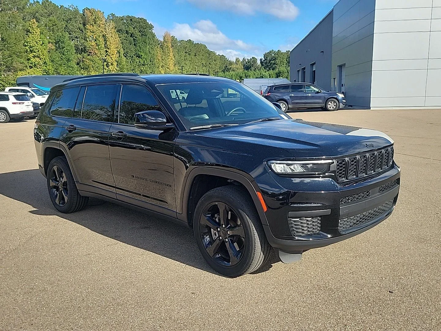 Used 2023 Silver Zynith Jeep Altitude image 22