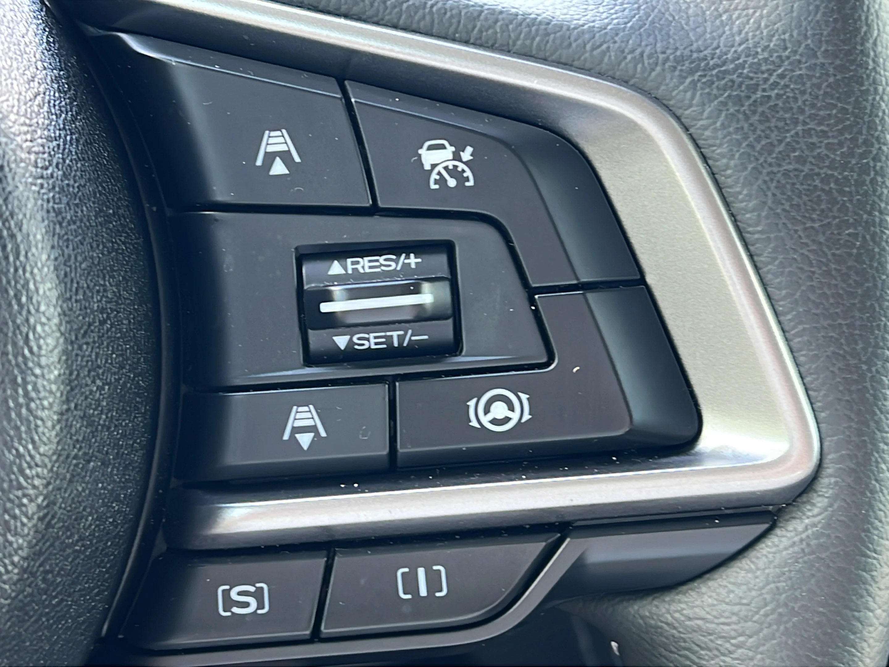 Used 2023 Crystal White Pearl Subaru Limited image 24