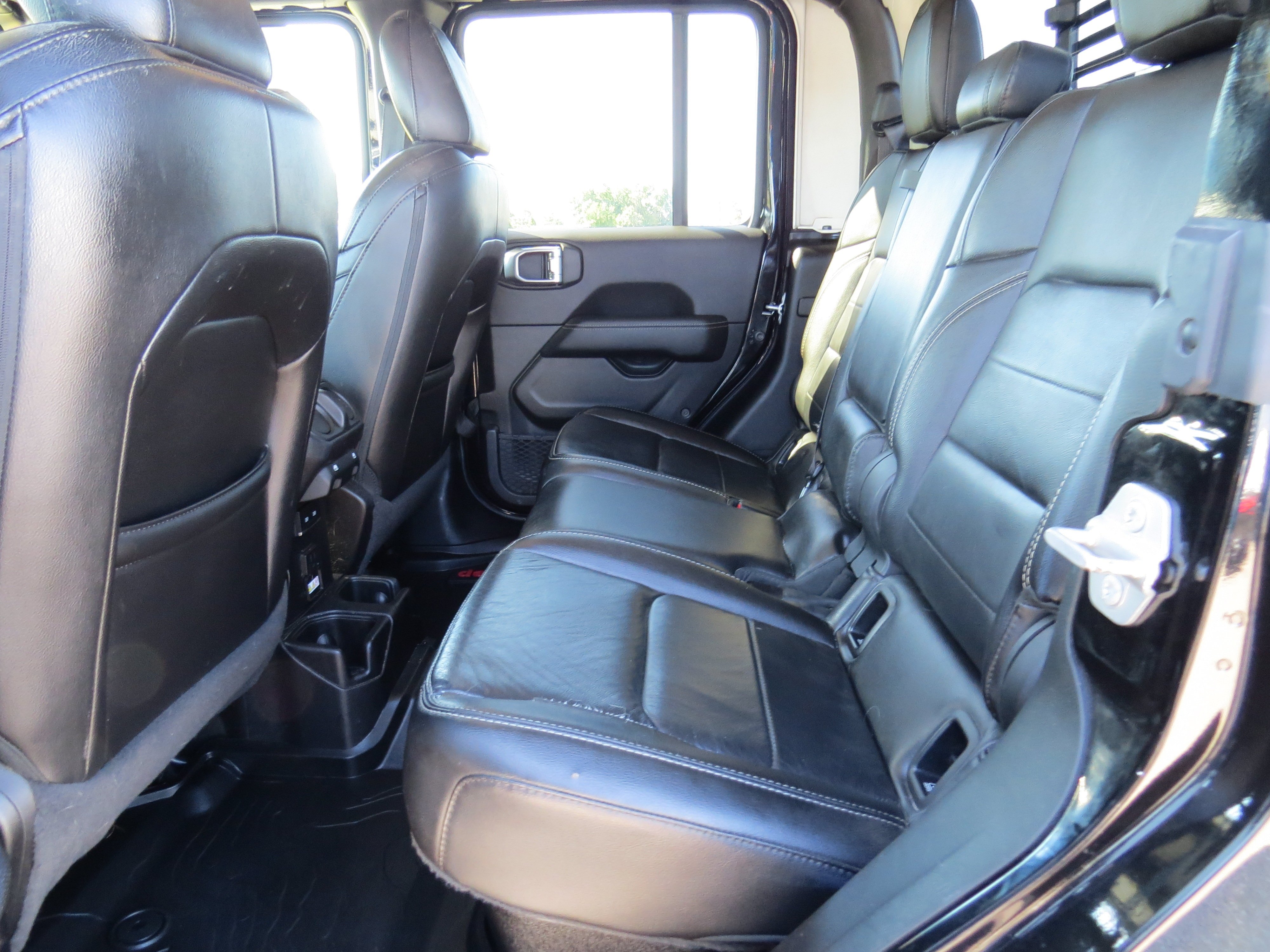 Used 2021 Black Clearcoat Jeep Overland image 15