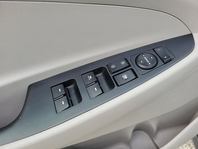 Used 2020 White Hyundai Value image 19