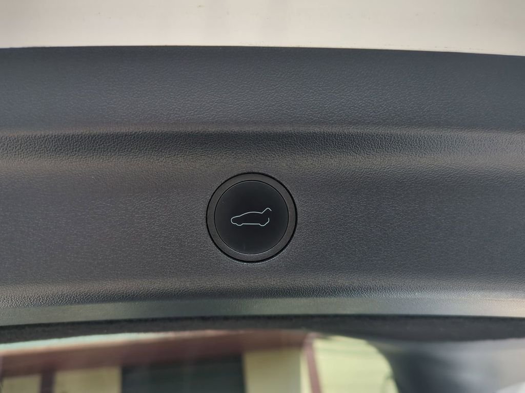 2024 Tesla Model Y Long Range - Photo 15