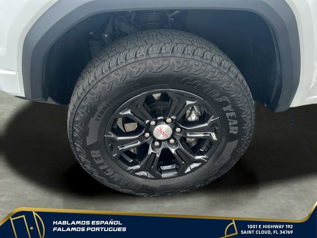 Used 2024 Summit White GMC Elevation image 32