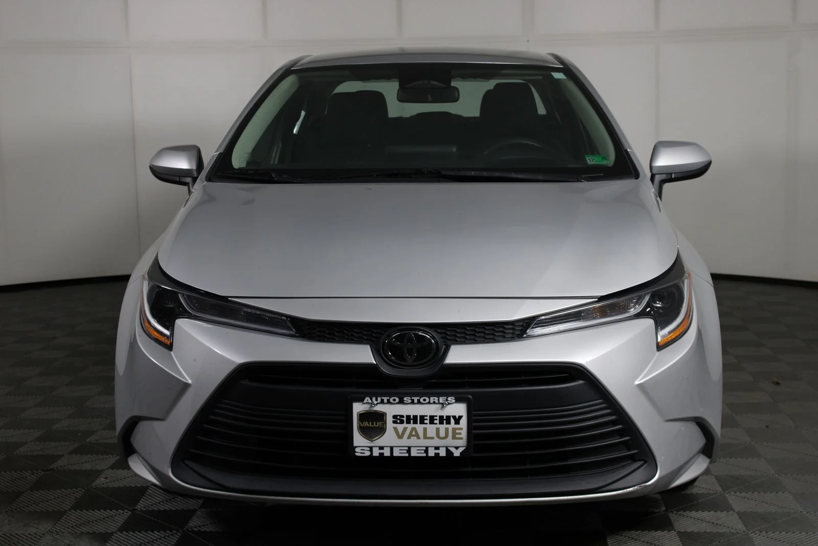 Used 2023 Silver Toyota LE image 4