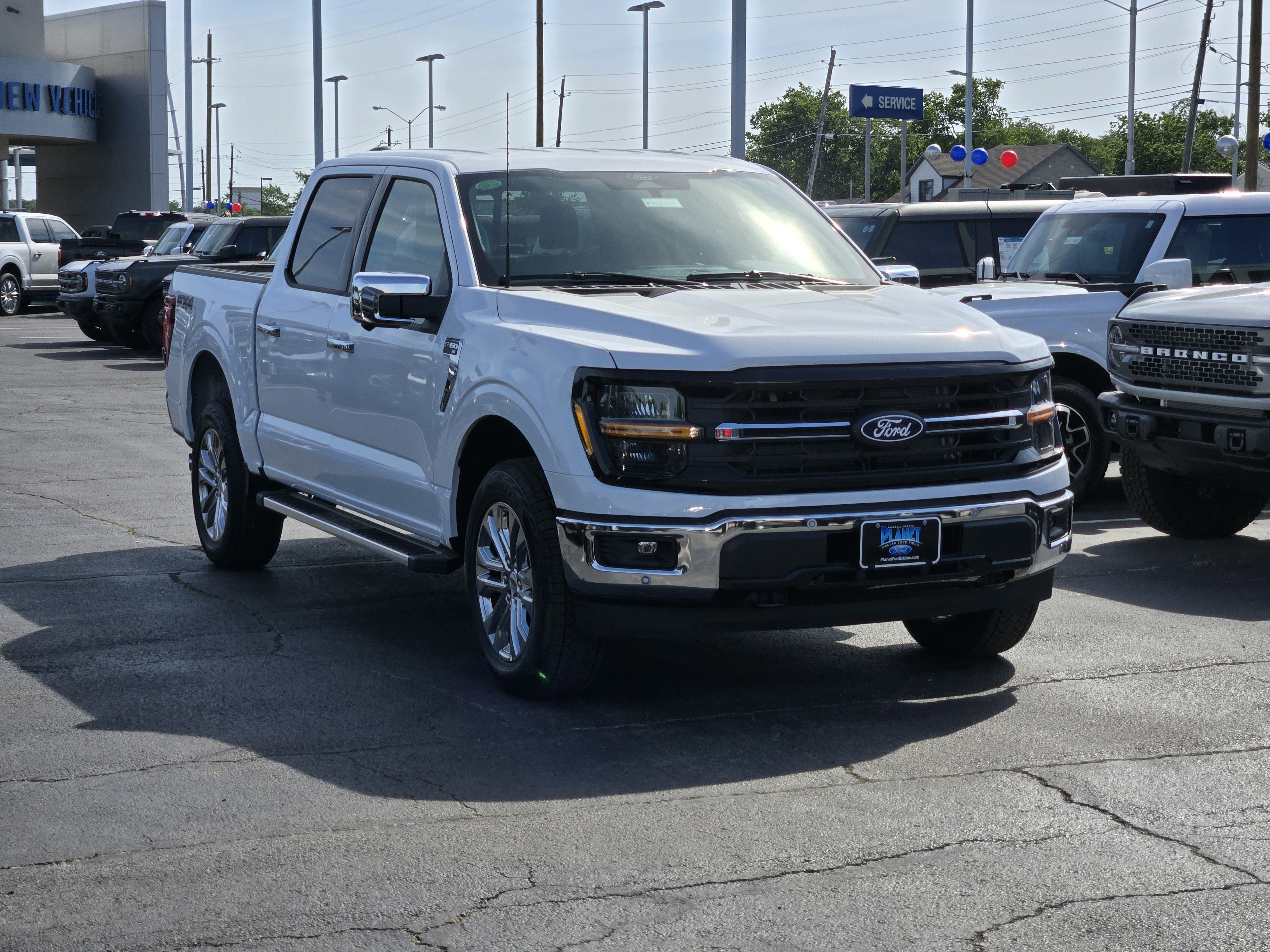 New 2026 Oxford White Ford XLT image 2