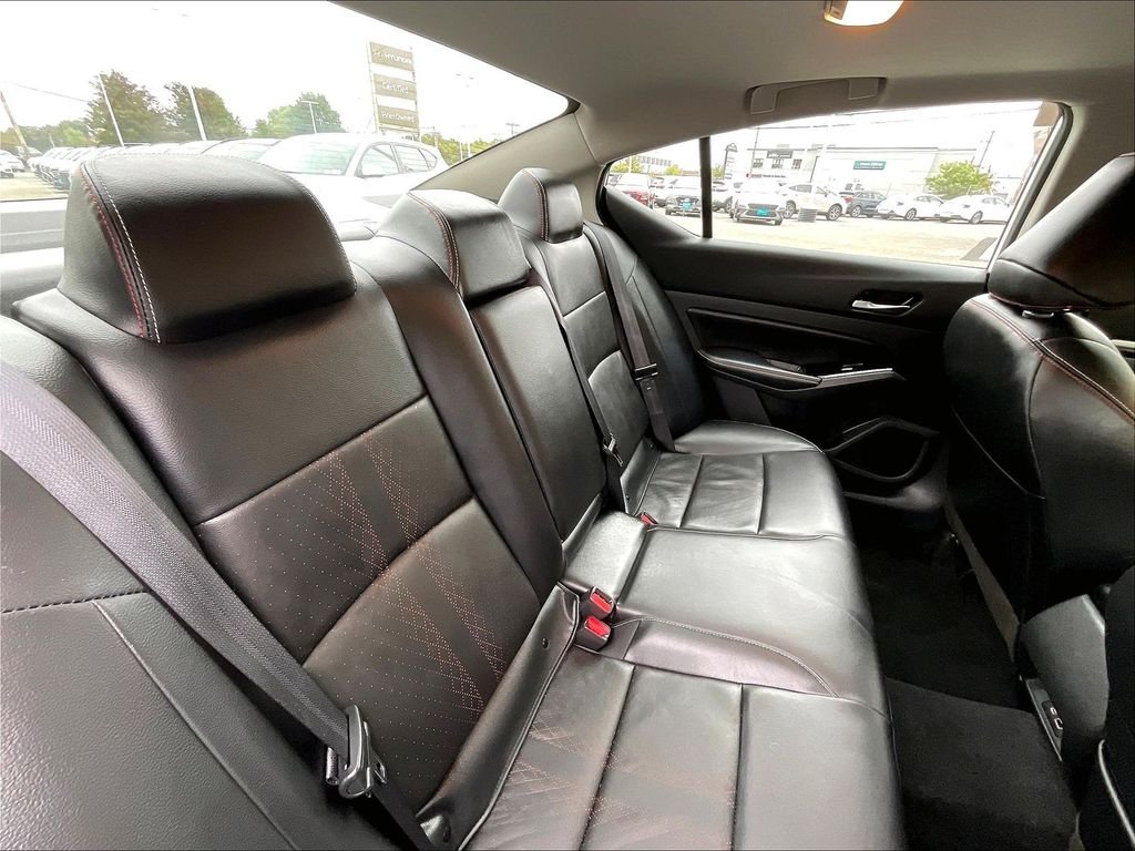 Used 2024 White Nissan 2.5 SR image 16