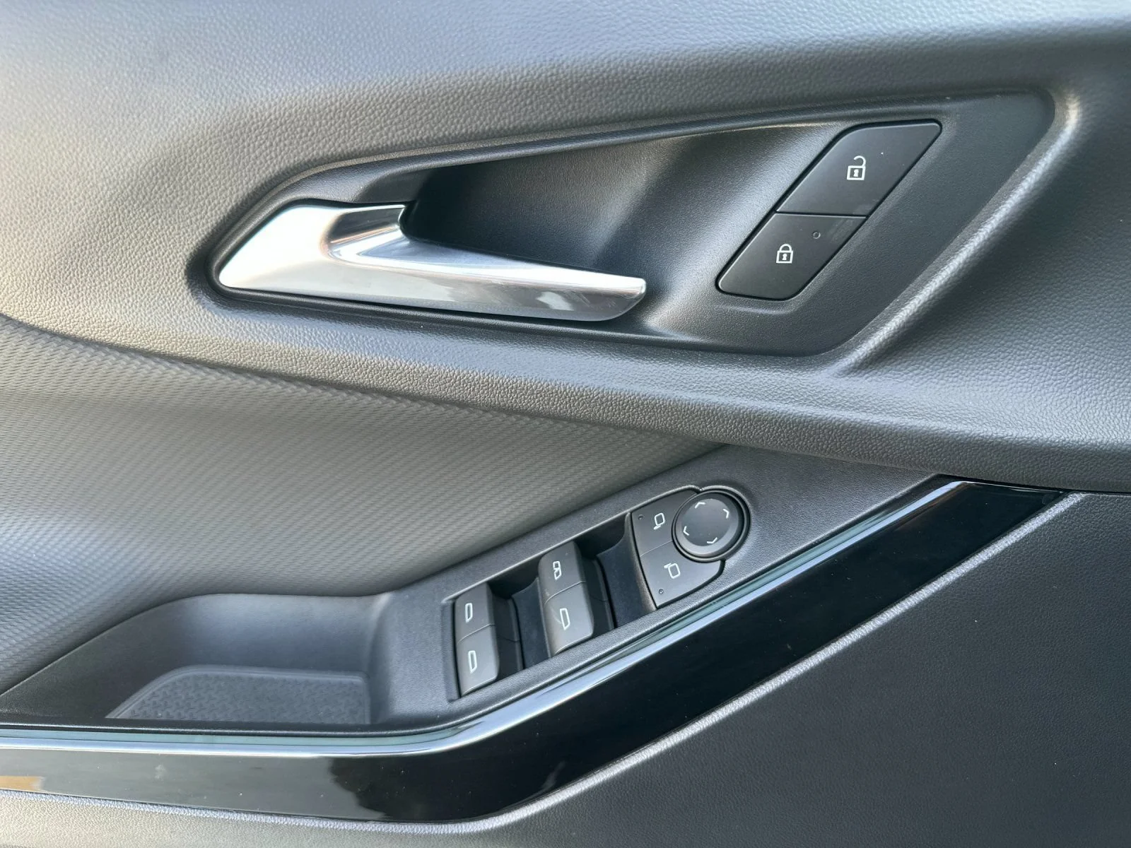 2026 Chevrolet Equinox LT - Photo 11