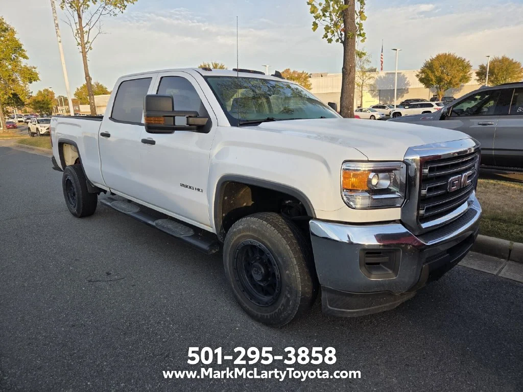 Used 2015 White GMC Base image 2