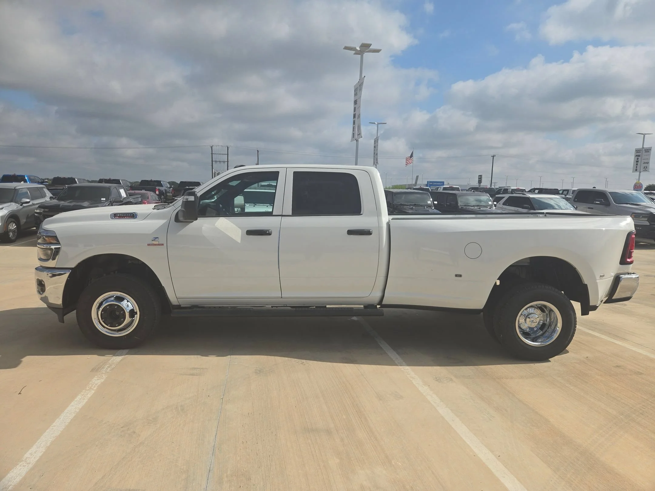 New 2026 Bright White Clear-Coat Exterior Paint RAM Tradesman image 6