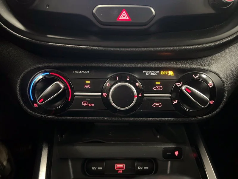 Used 2020 White Kia GT-Line image 27